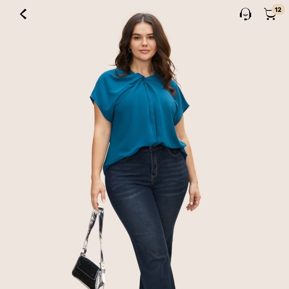 BloomChic 4X Twist Front Top - Picture 8 of 9